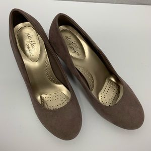 S20- 62- DEX FLEX COMFORT SUEDE WEDGE HEELS